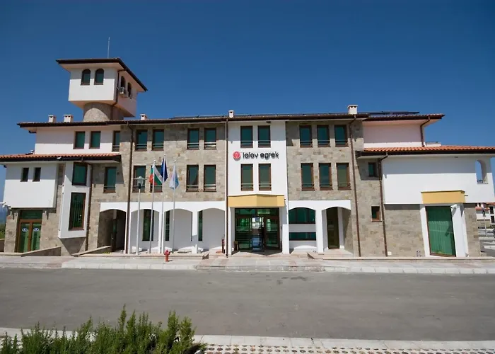 게스트하우스 Lalov Egrek 3*